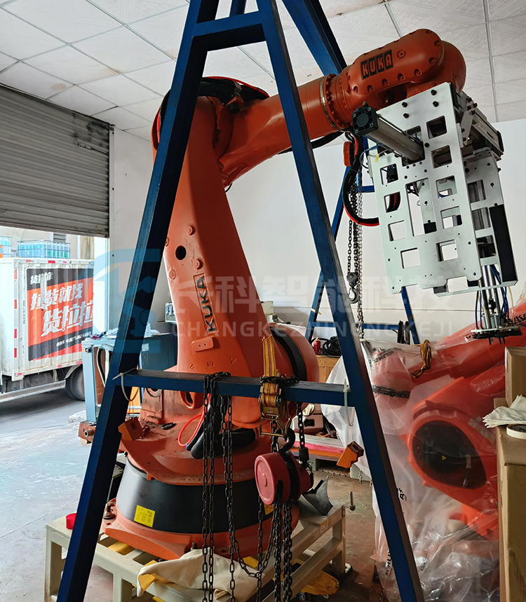 庫卡C2機(jī)器人KR210 R2700拆裝平衡桿 庫卡C2機(jī)器人KR210 R2700拆裝平衡桿